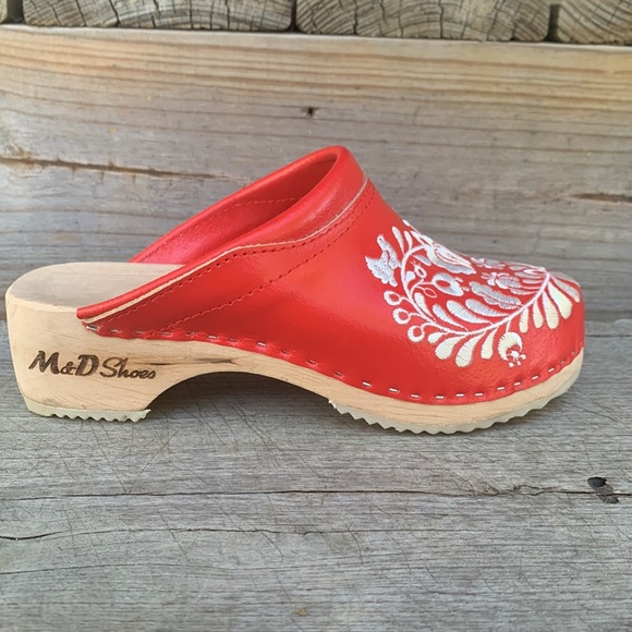 NEW Genuine red leather/white embroidered clogs handmade by artist in Hungary 7 - Picture 7 of 9